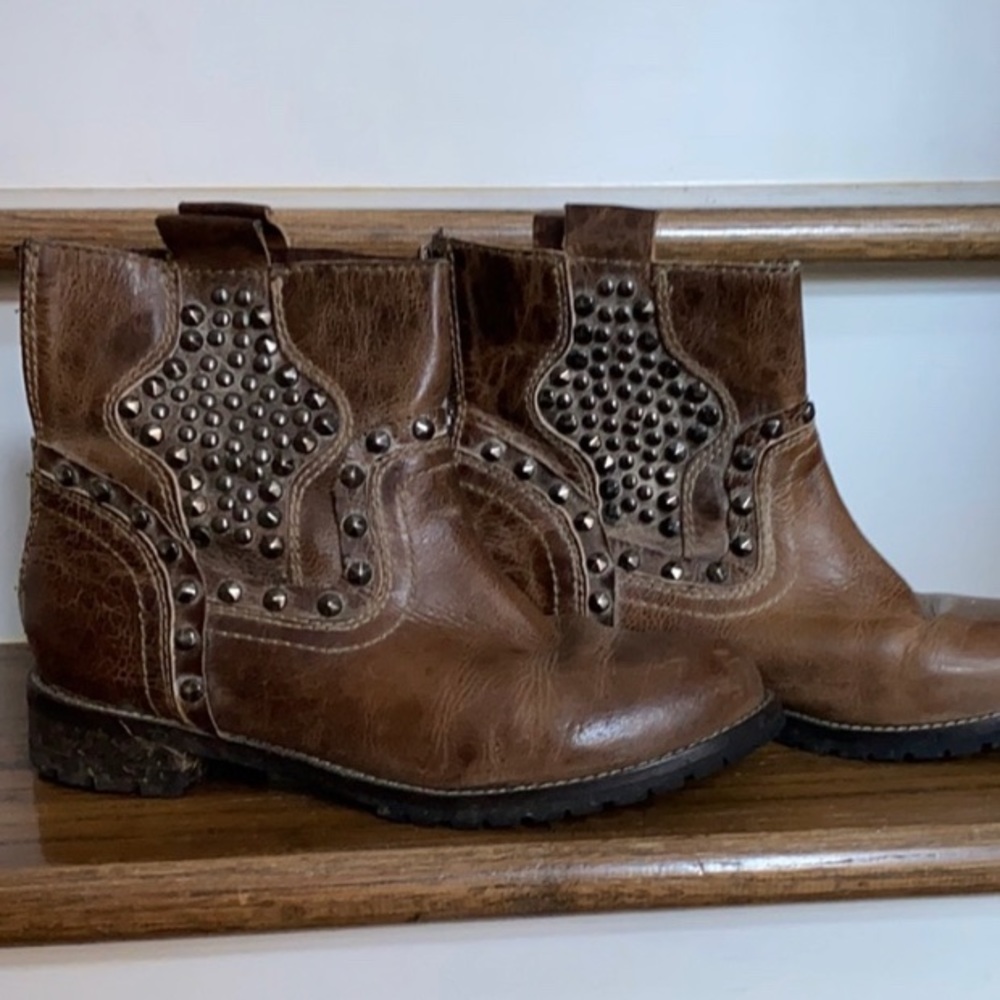 Corral Studded Boots, size 8